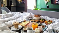 Pemain bola terbaik di dunia ini menikmati sarapan lengkap dengan paduan jus buah, kopi, sayuran hingga sandwich di Pestana CR7 Lisboa Hotel. Mewah! Foto: Instagram Cristiano