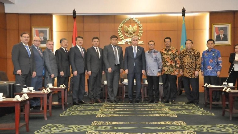 Bertemu Parlemen Kazakhstan, Ketua MPR Bicara Soal Budaya & Ekonomi Bertemu Parlemen Kazakhstan, Ketua MPR Bicara Soal Budaya & Ekonomi
