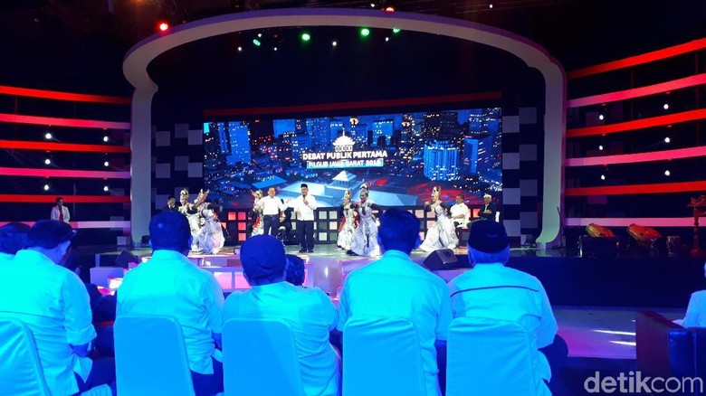 Pengamat: Ini Catatan Penting Pasca Debat Perdana Pilgub Jabar Pengamat: Ini Catatan Penting Pasca Debat Perdana Pilgub Jabar