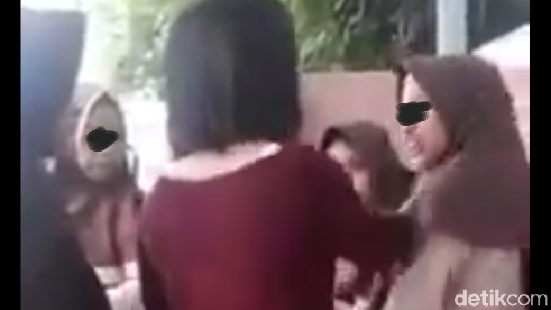 Viral Siswi Berkelahi di Banjarnegara, Kemenag Panggil Pihak Sekolah Viral Siswi Berkelahi di Banjarnegara, Kemenag Panggil Pihak Sekolah