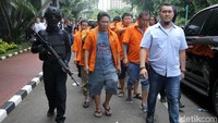 Selama ini perjudian di lokasi itu tidak tersentuh karena dibekingi oknum aparat RT/RW setempat.