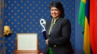 Laporan surat kabar lokal, Lexpress, menyebut Gurib-Fakim berbelanja di Italia dan Dubai, Uni Emirat Arab dengan kartu kredit yang dikeluarkan oleh Planet Earth Institute (PEI) yang merupakan sebuah lembaga amal berbasis di London, Inggris.