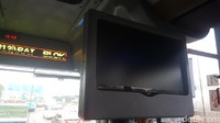 Foto: Fasilitas di Bus Royaltrans Ada TV dan dilengkapi USB serta wifi(Aan-detikcom)