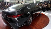 Lexus berharap sedan LS bisa menggairahkan pasar sedan.