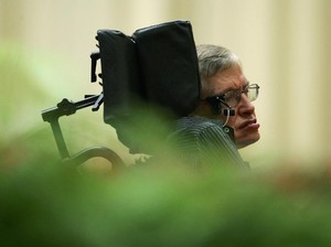 Sebelum Wafat, Stephen Hawking Peringatkan Bahaya Mobil Otonom