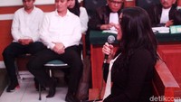 Vicky Shu mengaku pertama kali bekenalan dengan Anniesa di New York. Anniesa dua kali menawarkan perjalanan umrah dengan First Travel. Vicky Shu membayar perjalanan umrah pertama, namun yang kedua gratis. Imbalannya, Vicky Shu diminta mempromosikan First Travel.