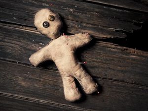 Paranormal Masuk Nakes di UU Cipta Kerja Jadi Bahasan Viral di Medsos