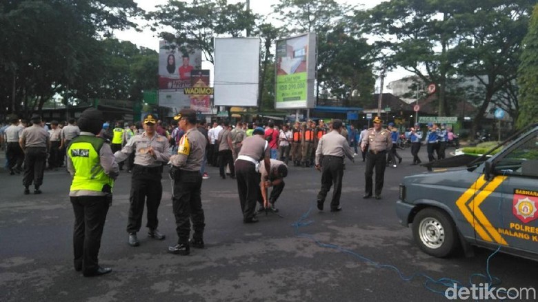 Demo, Sopir Angkot di Malang Berhenti Beroperasi Demo, Sopir Angkot di Malang Berhenti Beroperasi