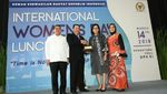 Senyum-senyum, Fadli Zon dan Sri Mulyani Akur di DPR
