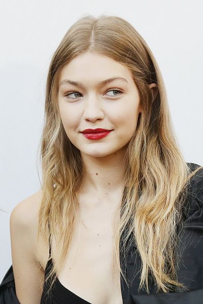 Tampilan Gigi Hadid beberapa tahun lalu. Semakin cantik meski tidak ber-makeup tebal. Foto: Getty Images