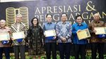 Patuh Bayar Pajak, BCA Terima Penghargaan dari Sri Mulyani