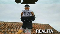 Ya beginilah kalau kamu nggak mau capek-capek mendaki (memecomic.69/Instagram)