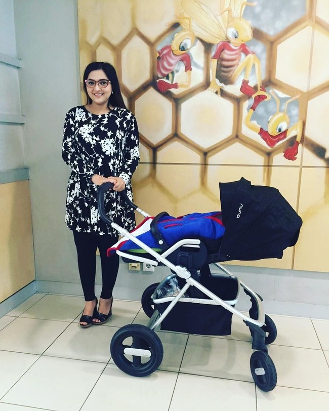 Penyanyi Ashanty melahirkan anak keduanya Arsya pada 28 Oktober 2016. Untuk bayi laki-lakinya itu Ashanty memakai stroller dari brand Nuna seharga Rp 7 jutaan. Foto: Dok. Instagram birdsnbeesbaby, Istimewa