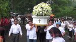 Foto: Haru di Prosesi Kremasi Pendiri Matahari Hari Darmawan