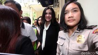 Vicky Shu tiba di Pengadilan Negeri Depok, Jawa Barat, Rabu (14/3/2018).