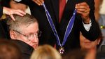 Momen Stephen Hawking Bersama Obama dan Tokoh Penting Dunia