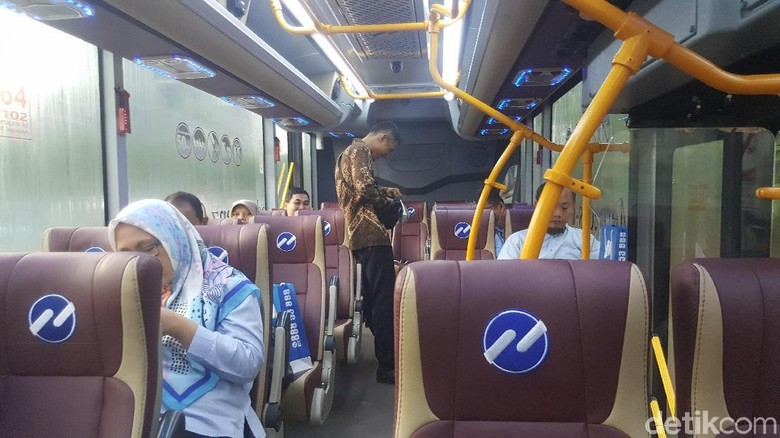 Ganjil Genap, Naik Royaltrans Bekasi-Blok M Nyaris 2 Jam Ganjil Genap, Naik Royaltrans Bekasi-Blok M Nyaris 2 Jam
