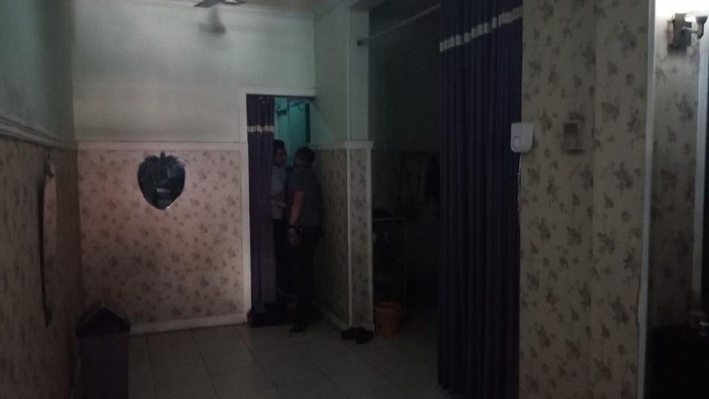 Salon Esek-esek di Pasar Minggu Digerebek, Sejoli Mesum Terciduk Salon Esek-esek di Pasar Minggu Digerebek, Sejoli Mesum Terciduk