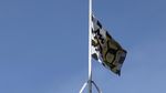 Bendera Setengah Tiang untuk Mendiang Stephen Hawking