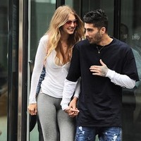 Gigi Hadid dengan gaya kasualnya yang seksi, sementara Zayn menselaraskannya dengan kaus lengan panjang dan jeans. (Foto: Instagram)
