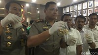 Narkoba baru Pentylone ini disitia petugas darui pasangan suami istri (pasutri) Yudi dan Novi. Polisi mendapatkan Pentylone dari rumah keponakan pasutri ini yang masih di bawah umur.
