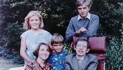 Sisi Lain Stephen Hawking Bersama 3 Anaknya