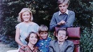 Sisi Lain Stephen Hawking Bersama 3 Anaknya
