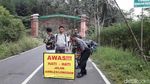 Penampakan Horor Lubang Besar Menganga di Tengah Jalan Wonosobo