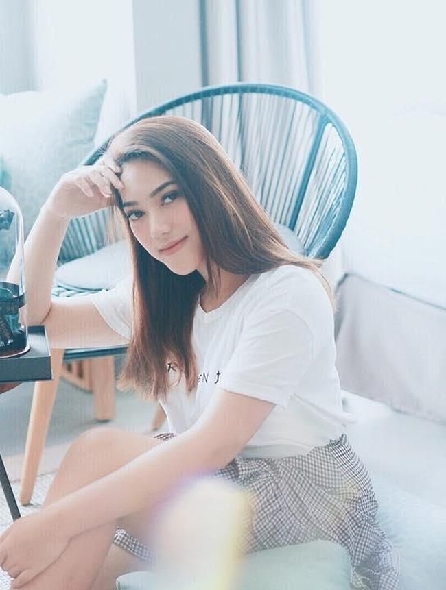 Selain cantik ia juga memiliki tubuh ramping dan rambut tebal yang banyak dipuja followersnya di Instagram . Foto: Instagram