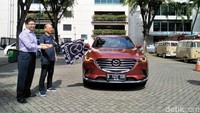 Manajemen PT Eurokars Motor Indonesia melepas rombongan test drive Mazda CX-9. Mobil ini diklaim sangat mewah tetapi harganya di bawah Mercy, BMW, maupun Lexus. Foto: Ruly Kurniawan