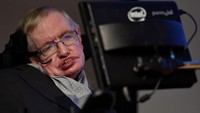 Stephen Hawking adalah ilmuwan ternama yang menggebrak dunia dengan teorinya soal black hole yang dikenal sebagai Hawking Radiation. Bukunya berjudul A Brief History of Time yang diterbitkan pada 1988 terjual lebih dari 10 juta eksemplar.   (Foto: Reuters)