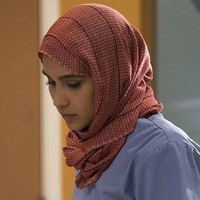 Dilansir dari Greys Anatomy Wikia, dr. Dahlia merupakan pemeran dokter hijab pertama yang memiliki peran signifikan. Pemeran dokter dan suster hijab yang pernah muncul tahun lalu hanyalah extras atau pemain figuran. Foto: Ist.