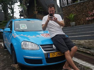 Wiebe Wakker, Bule Belanda Bermobil Listrik Singgah di Banyuwangi