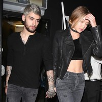 Gaya his and her ala Zayn Malik dan Gigi Hadid saat kompak mengandalkan jeans abu-abu. (Foto: Instagram)