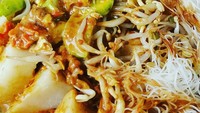Ketoprak memang tak hanya cocok untuk makan siang, tapi juga sarapan. Kerupuknya di pisah, ketoprak ini terlihat enak juga ya! Foto: Instagram @tristanbunga.