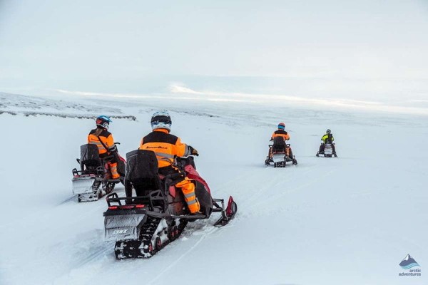 Paket tur main snowmobile, dibanderol dari harga ISK (Icelandic Krona) 25.990 atau jika dirupiahkan sekitar Rp 3,6 juta. Tentu, harga segitu tidak ada apa-apanya dengan gaji Ronaldo di Real Madrid sebesar Rp 7 miliar per pekannya (Arctic Adventures) Paket tur main snowmobile, dibanderol dari harga ISK (Icelandic Krona) 25.990 atau jika dirupiahkan sekitar Rp 3,6 juta. Tentu, harga segitu tidak ada apa-apanya dengan gaji Ronaldo di Real Madrid sebesar Rp 7 miliar per pekannya (Arctic Adventures)