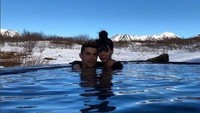 Ronaldo juga mengunggah fotonya bersama sang kekasih kala berendam bersama. (Dok. Instagram/cristiano)