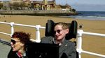 Potret Kisah Cinta Rumit Stephen Hawking