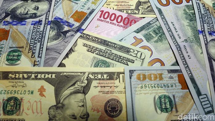 Illustrasi Rupiah Terhimpit Dollar Illustrasi Rupiah Terhimpit Dollar
