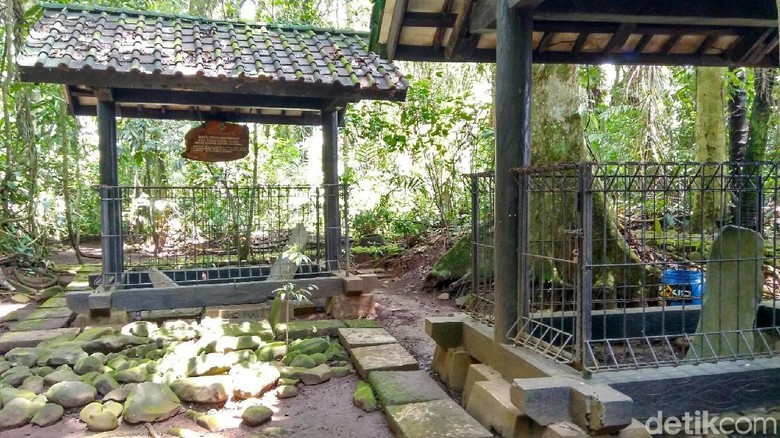 Foto: Batu-batu dengan mitos pemberi jodoh, keturunan hingga poligami (Dadang/detikTravel) Foto: Batu-batu dengan mitos pemberi jodoh, keturunan hingga poligami (Dadang/detikTravel)