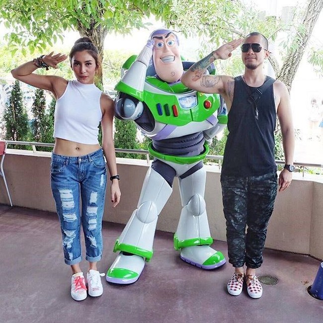 Nggak heran kalau Tyas Mirasih punya perut rata. Tyas termasuk artis yang rajin olahraga. Mulai dari pilates sampai TRX kerap dilakoninya. Foto: Instagram