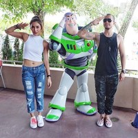 Nggak heran kalau Tyas Mirasih punya perut rata. Tyas termasuk artis yang rajin olahraga. Mulai dari pilates sampai TRX kerap dilakoninya. Foto: Instagram