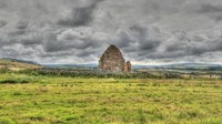 Siccar Point adalah tempat bersejarah dan penting secara geografis, lebih dari 1.000 tahun yang lalu, warga Inggris kuno membangun benteng di bukit kecilnya untuk memperingatkan penyerang dari utara (John Van Hoesen/BBC Travel)
