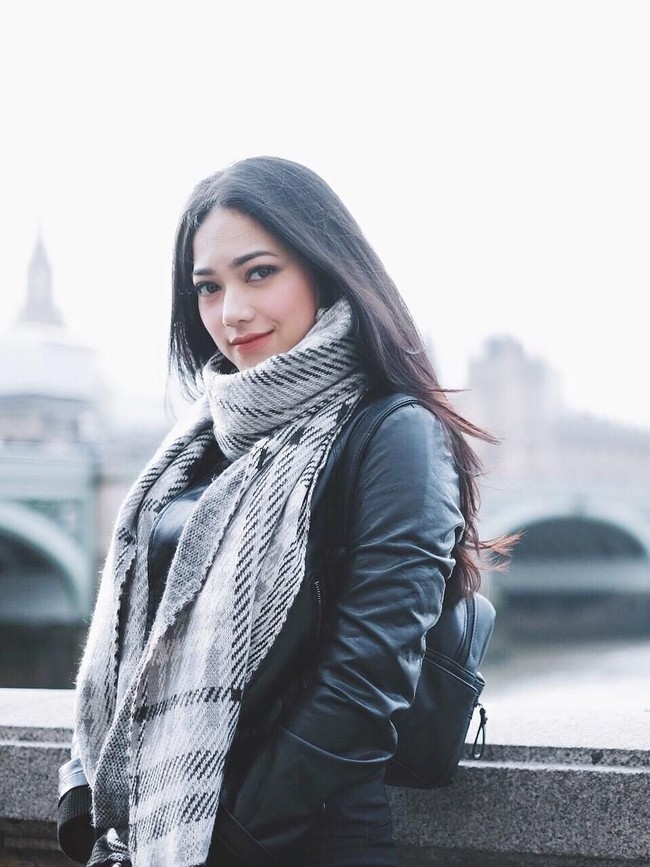 Dengan style dan makeup yang simple dan natural membuat aura Nabila lebih terpancar. Foto: Instagram