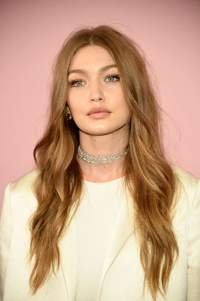 Semakin ke sini, Gigi Hadid terlihat semakin cantik. Foto: Getty Images