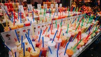 Setelah puas mengelilingi pasar La Boqueria, ada banyak jus buah segar berbagai varian yang dingin dan manis. Foto: Aspyn Ovard Foto