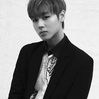 Jihoon memiliki ruam wajah di daerah sekitar pipinya. Untuk menghadapinya, anggota grup Korea Wanna One ini mengatakan ia sering memakai masker untuk menenangkan kulit wajahnya jika sedang muncul kemerahan. Foto: istimewa