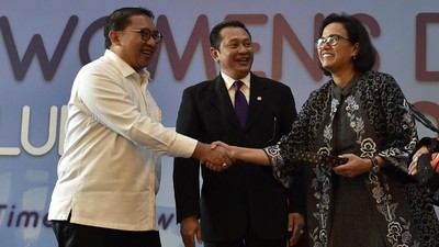 Senyum-senyum, Fadli Zon dan Sri Mulyani Akur di DPR