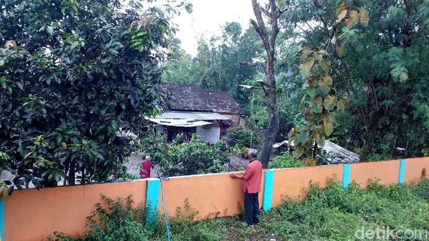 Kisah 3 Keluarga di Mojokerto yang Terisolir Pagar 