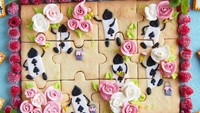 Ini sih niat banget. Selain digambar bentuk kartu wajik dengan icing sugar, cookies ini juga diberi hiasan bunga yang terbuat dari butter cream. Lalu dikelilingi buah raspberry. Foto: Instagram asami_kamioka